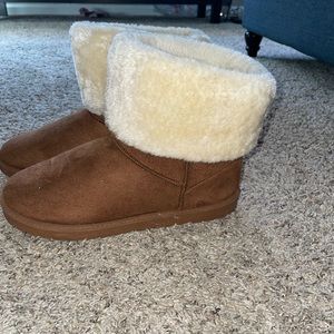 Olivia Miller Faux Fur boots